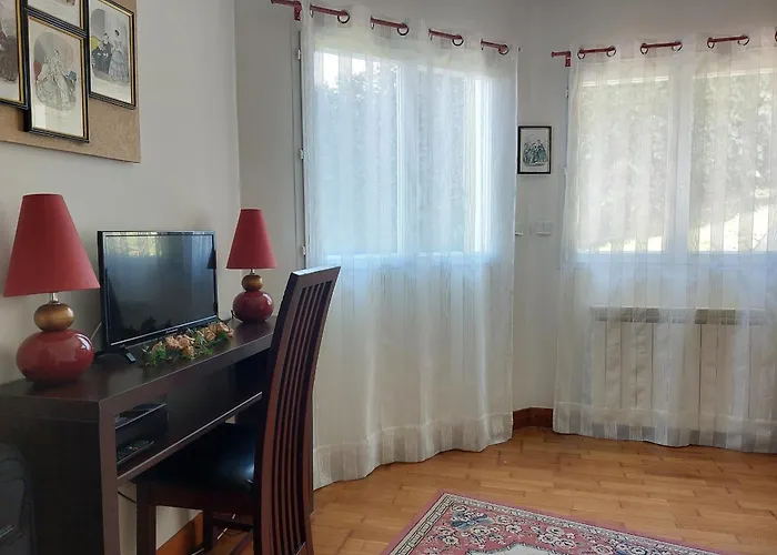 شقة Maison Avec Jardin, Terrasse Et Parking Proche - Fr-1-239-772 يورونْيِ